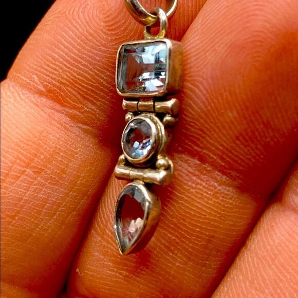 925 silver 17” box chain with dangling pendant w/matching earrings.  Details👇🏻 - Picture 5 of 7